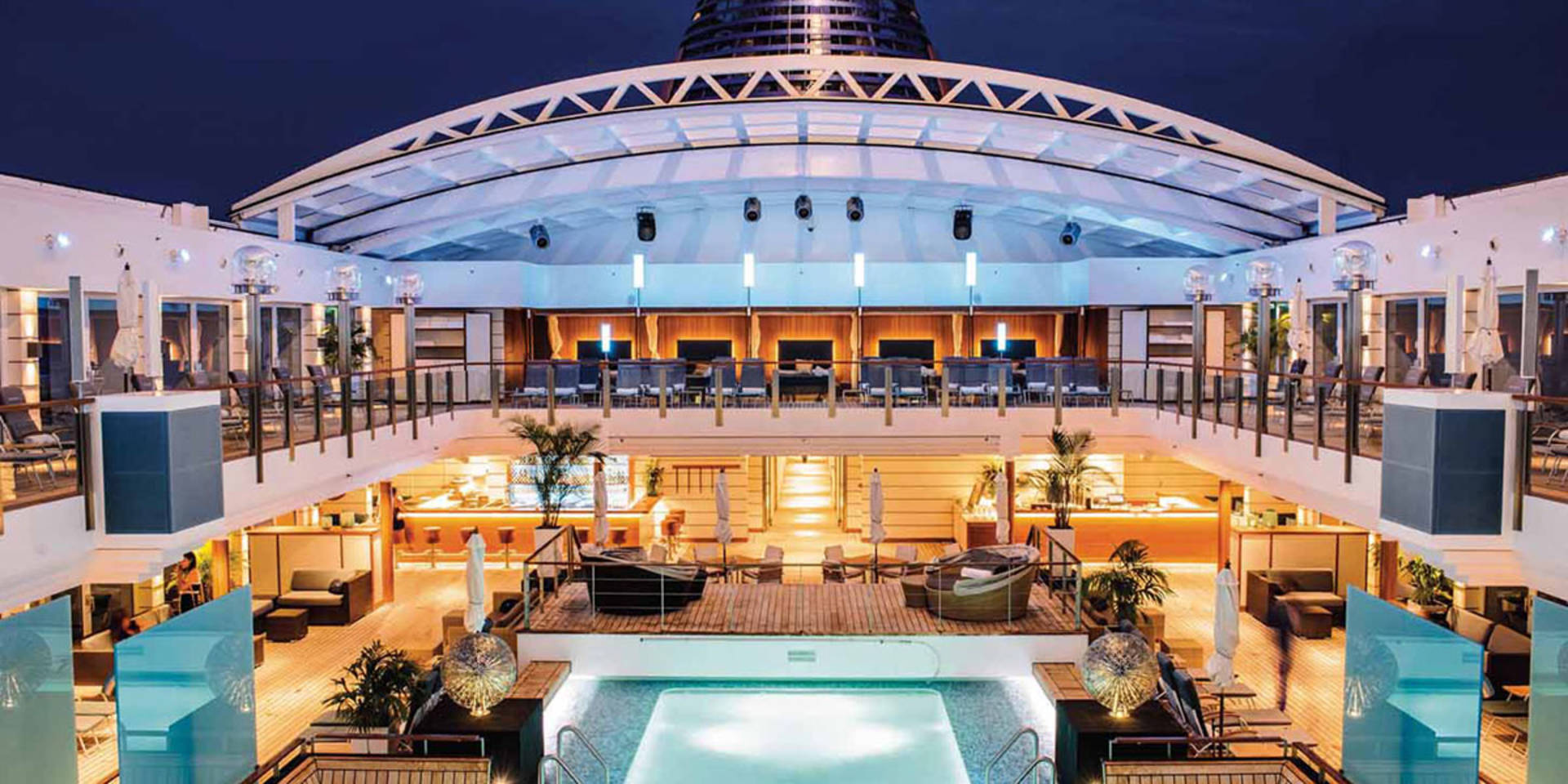 I bassenget eller i bassengbaren – hvilket er det beste stedet for maksimal forfriskning?