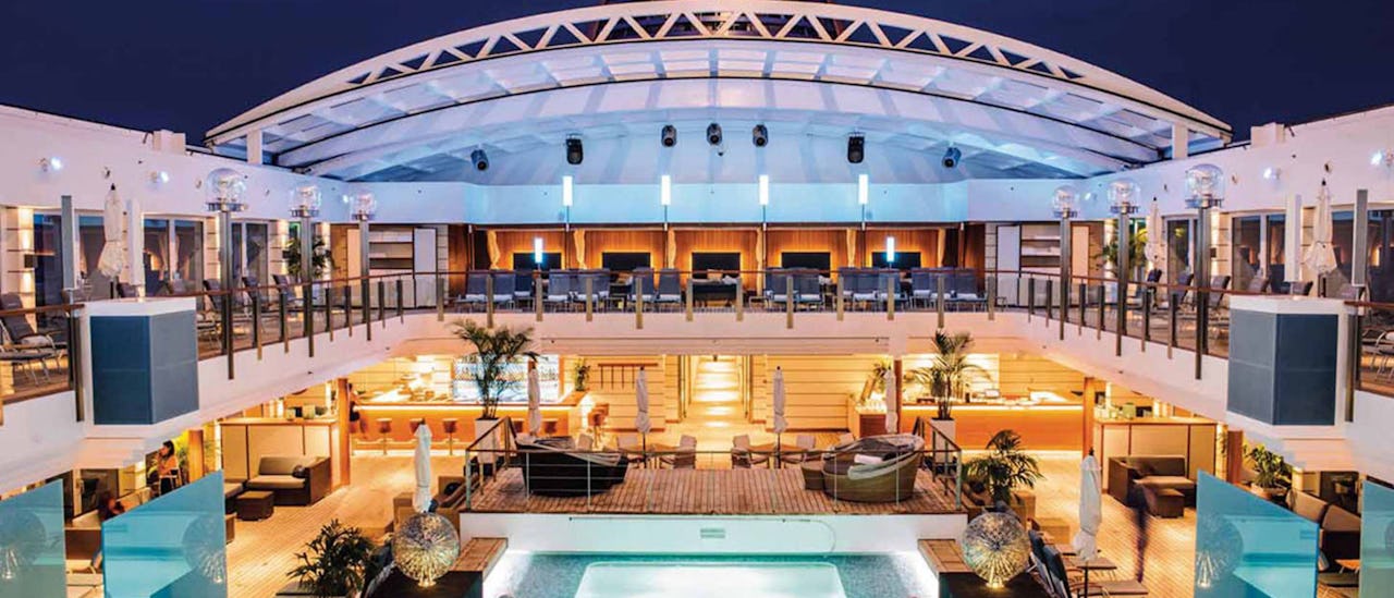 I bassenget eller i bassengbaren – hvilket er det beste stedet for maksimal forfriskning?