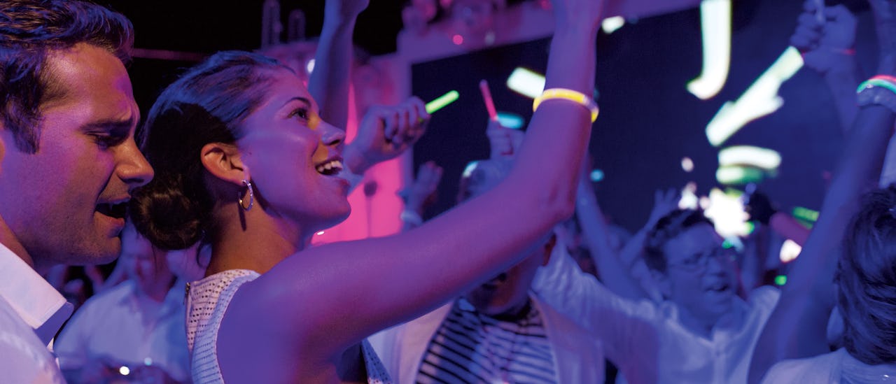 Spice H2O nattklubb med dansegulv under stjernene.