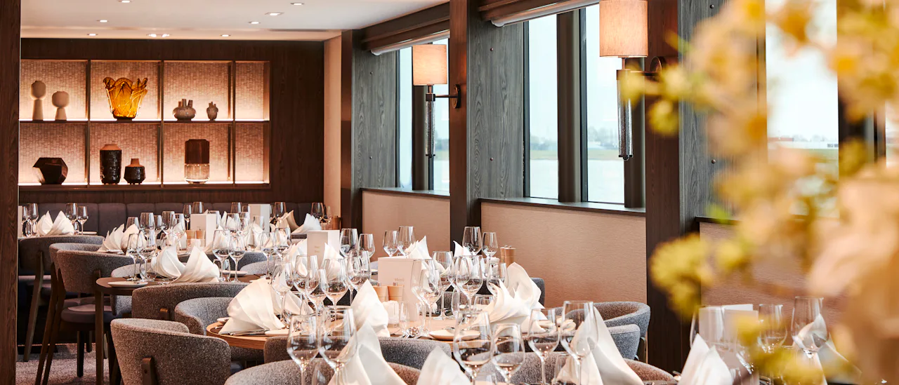 Hoved restauranten på VIVA One’s er Riverside