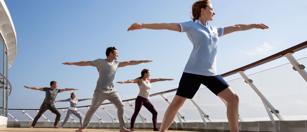 Start dagen med en yoga time på dekk