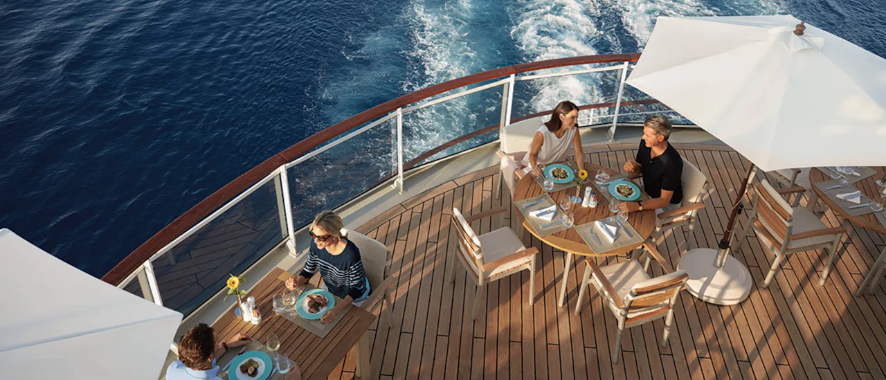 Her på Yacht Club kan du nyte uforglemmelig panorama utsikt mens du spiser