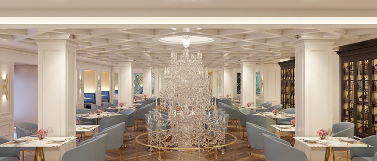 Le Bistro er et stort show i seg selv! Restaurantens design er bygget rundt tre massive krystalllysekroner som koster nesten $100 000 som henger helt ned til gulvet