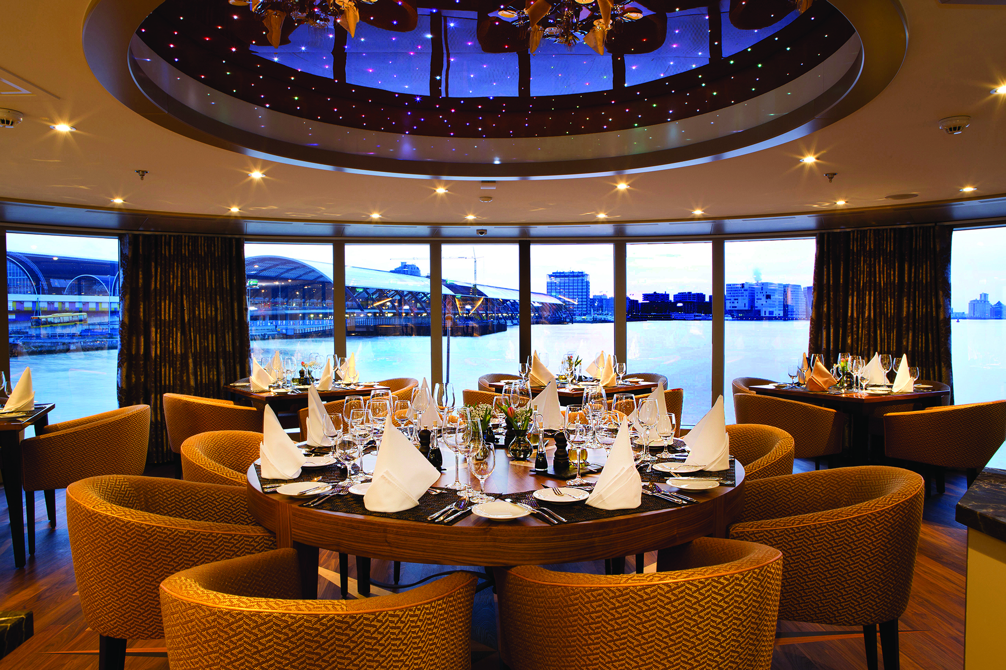 Kokkens spesialitetsrestaurant med en deilig smaksmeny tilberedt rett foran øynene dine.