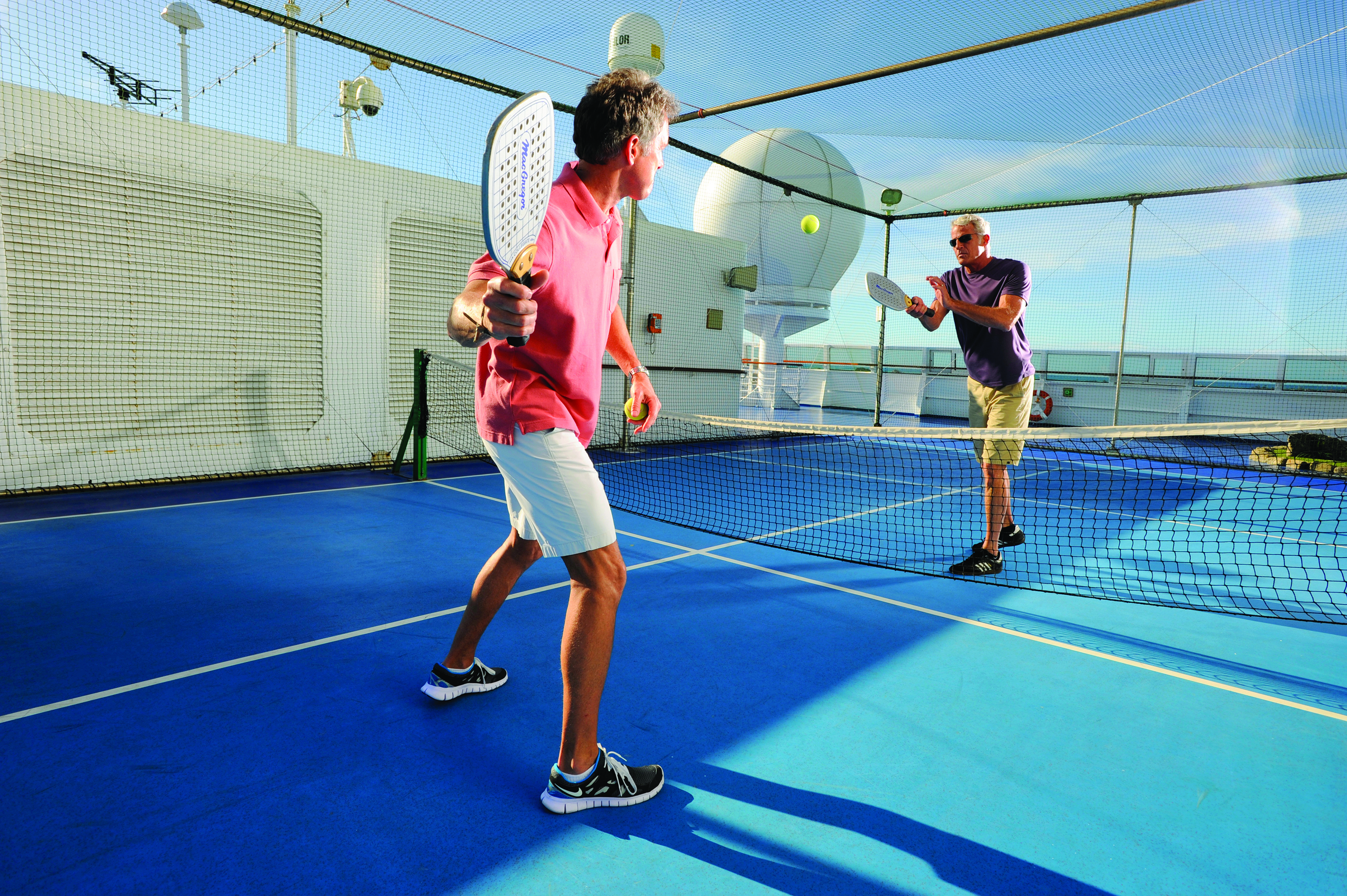 Samle vennene til en padelkamp