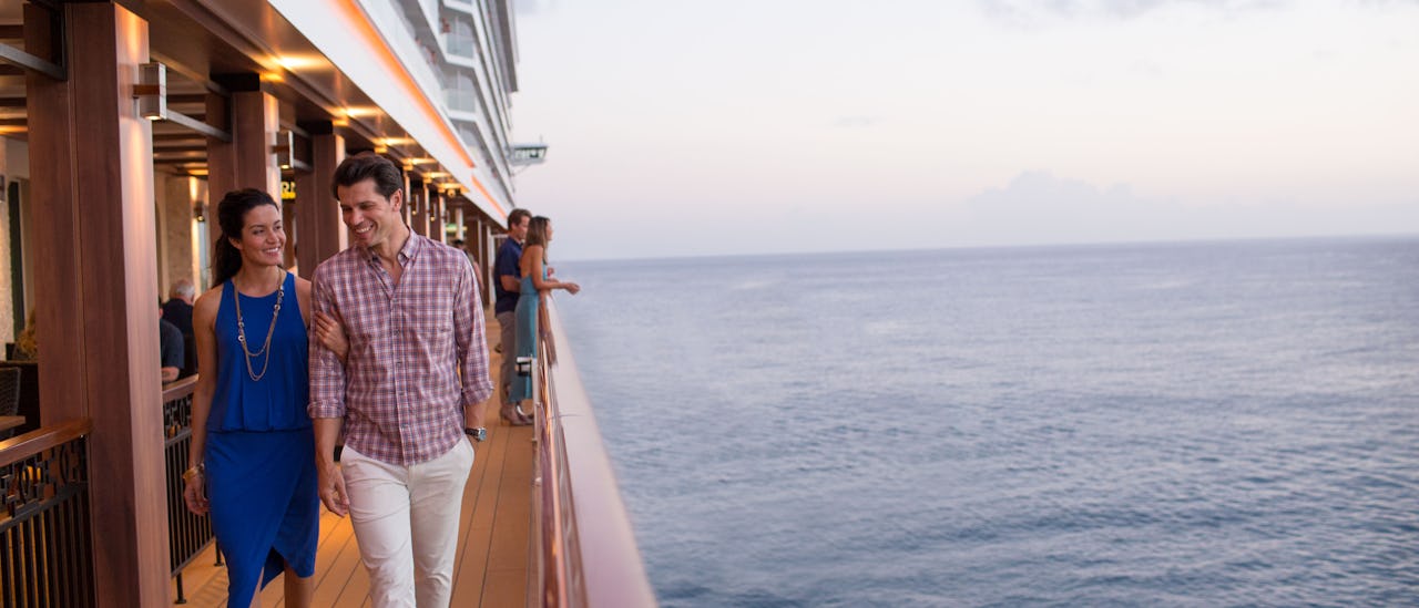 Besøk en av Waterfronts mange barer og uterestauranter