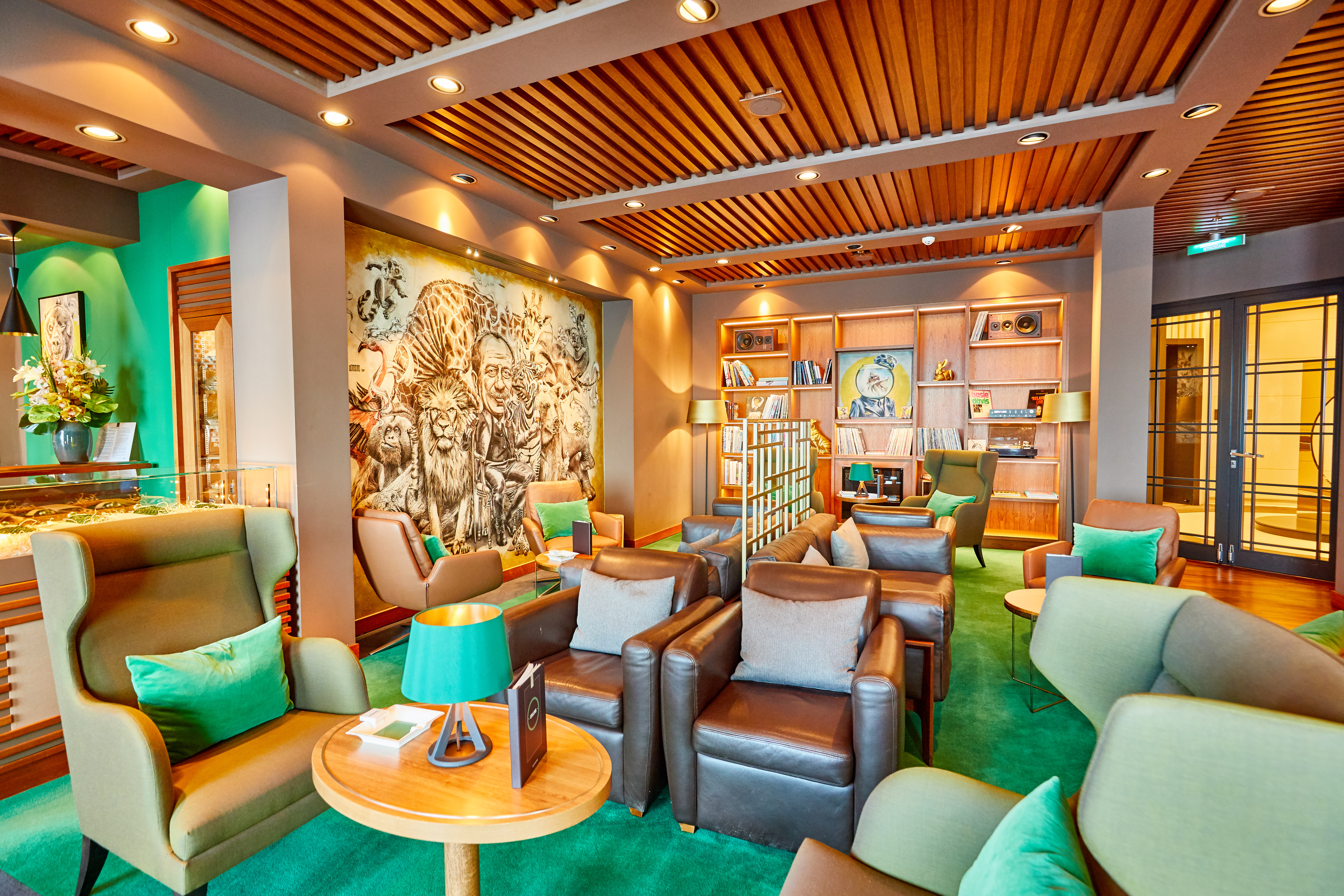 Collins - en dedikert sigar røykesalong som også tilbyr et utvalg whiskyer og gin.