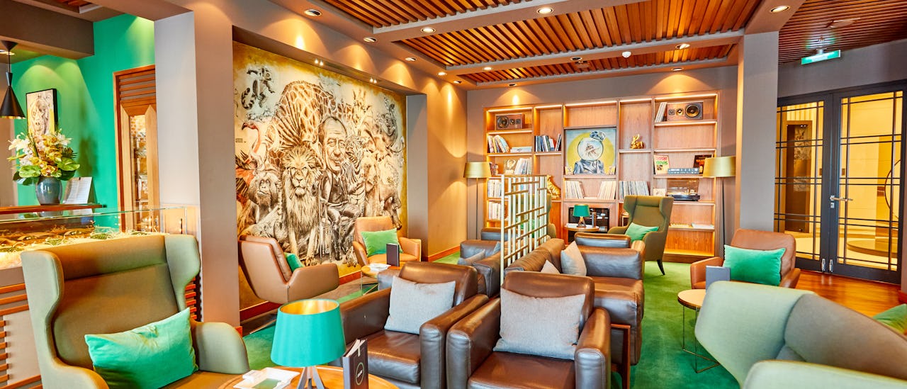 Collins - en dedikert sigar røykesalong som også tilbyr et utvalg whiskyer og gin.