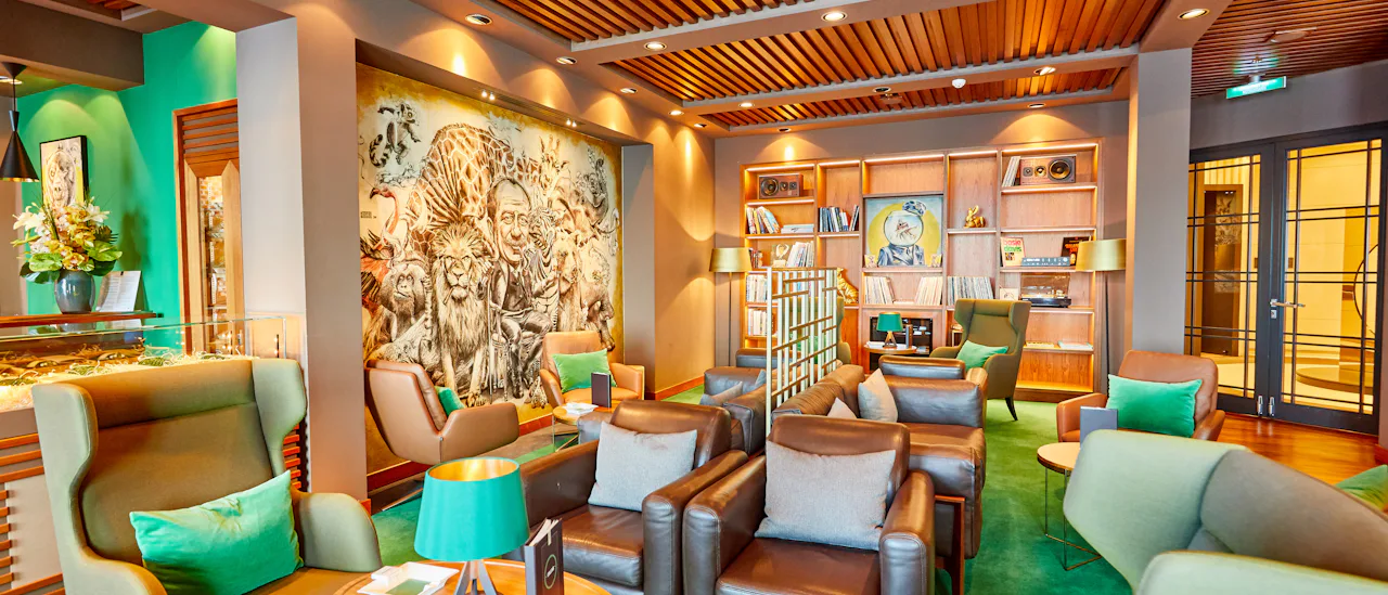 Collins - en dedikert sigar røykesalong som også tilbyr et utvalg whiskyer og gin.
