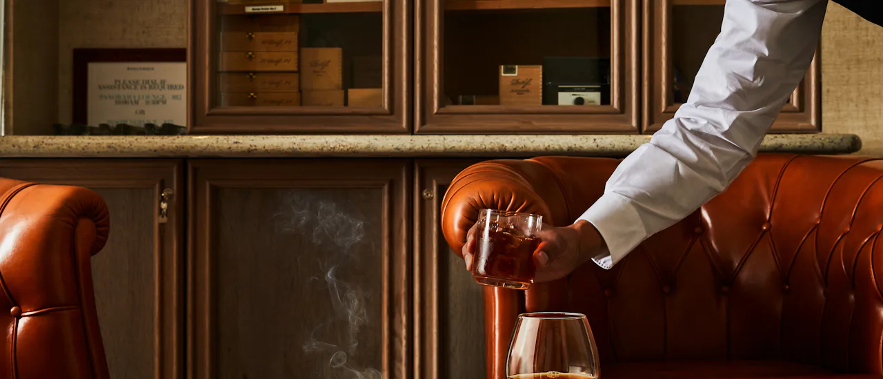 Connoisseur's Corner tilbyr fantastisk cognac og du har et stort utvalg sigarer du kan kjøpe