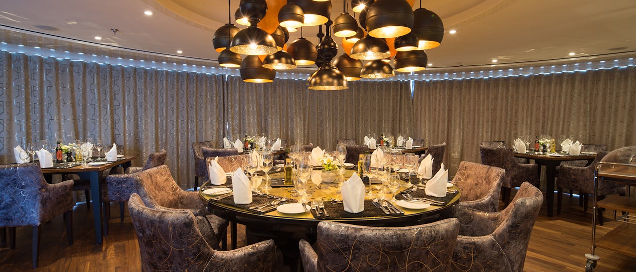 Kokkens spesialitetsrestaurant med en deilig smaksmeny tilberedt rett foran øynene dine.