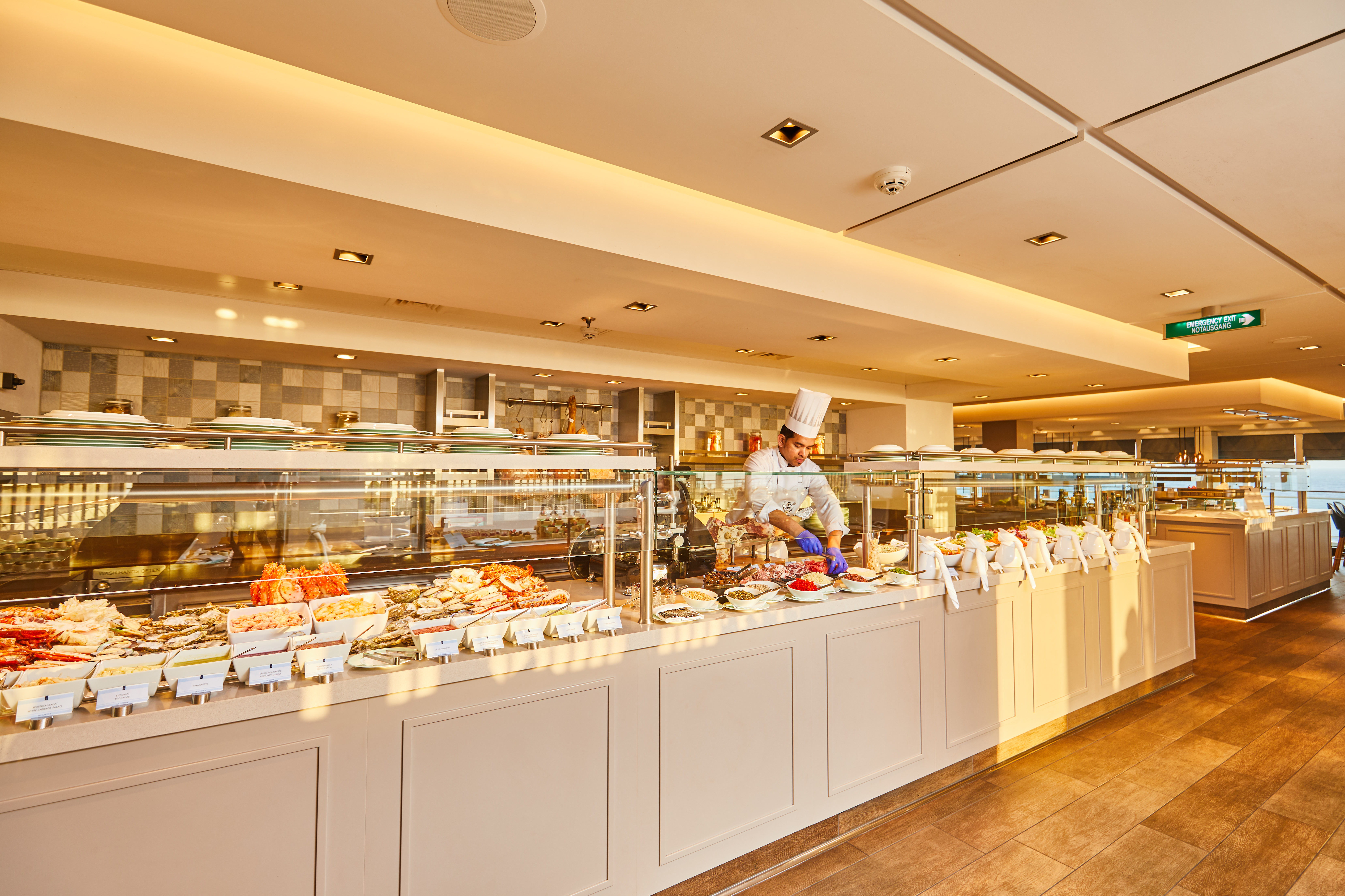 Barbecue specialties and culinary delights from the buffet