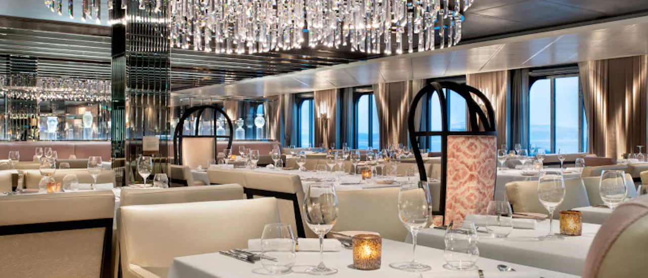 Vakre Normandie er franskinspirert og serverer middag om kvelden