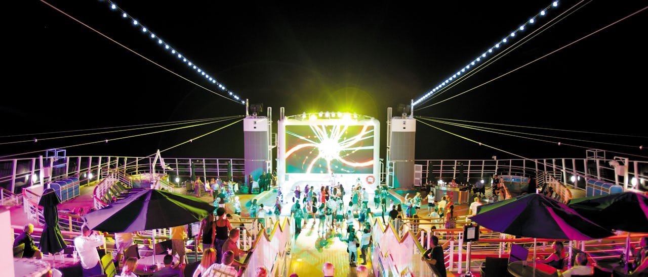 Nattklubben Spice H2O med dansegulv under stjernene