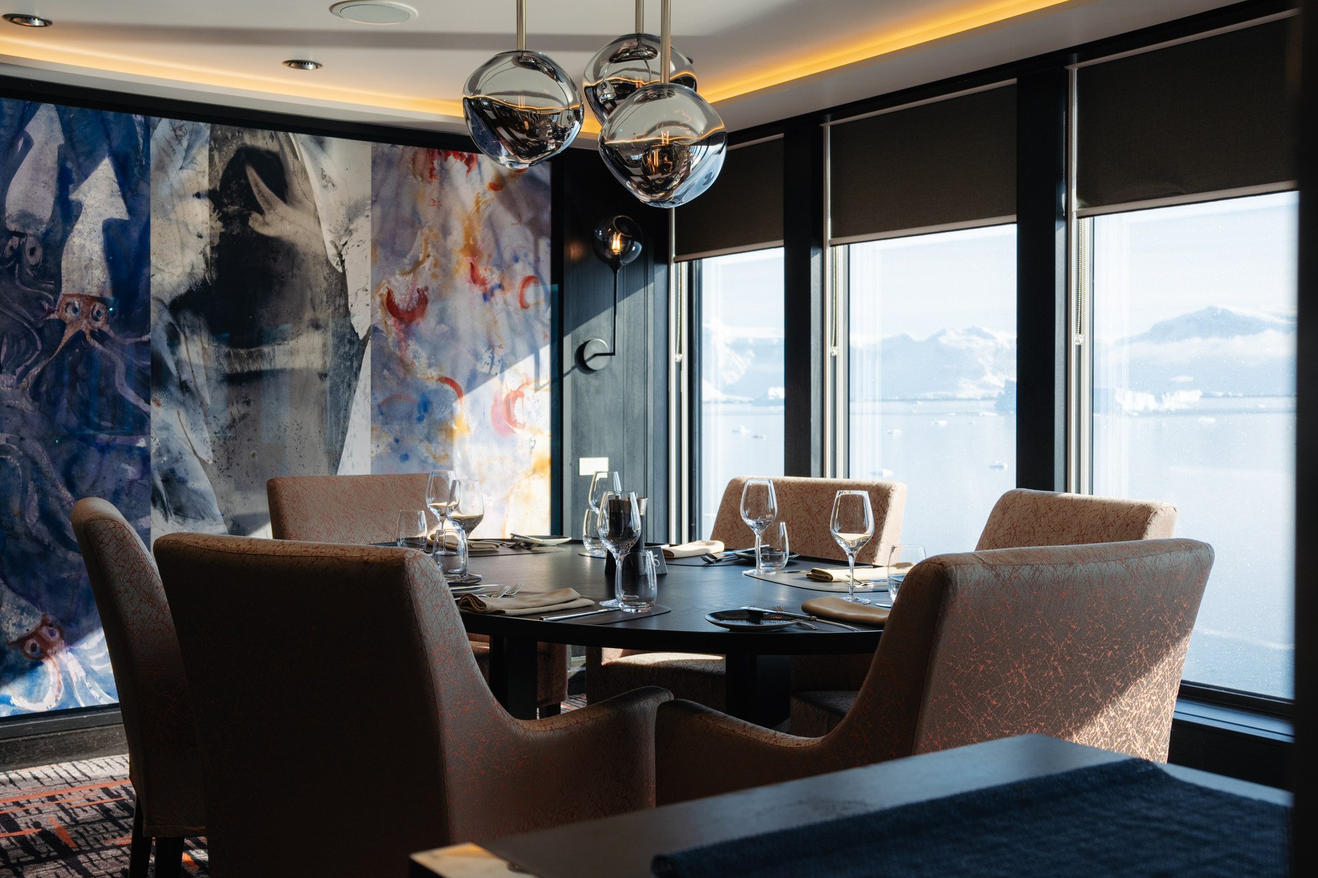 Velkommen til Lindstrøm, restauranten for fine dining om bord