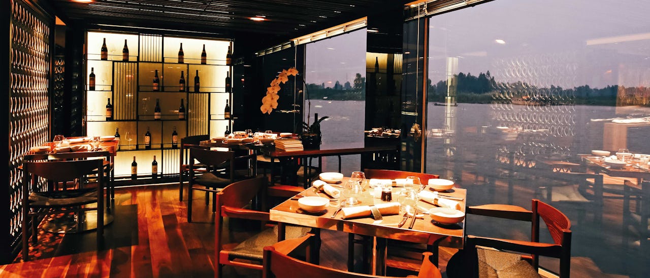 Crystal Dining er hovedrestauranten ombord.