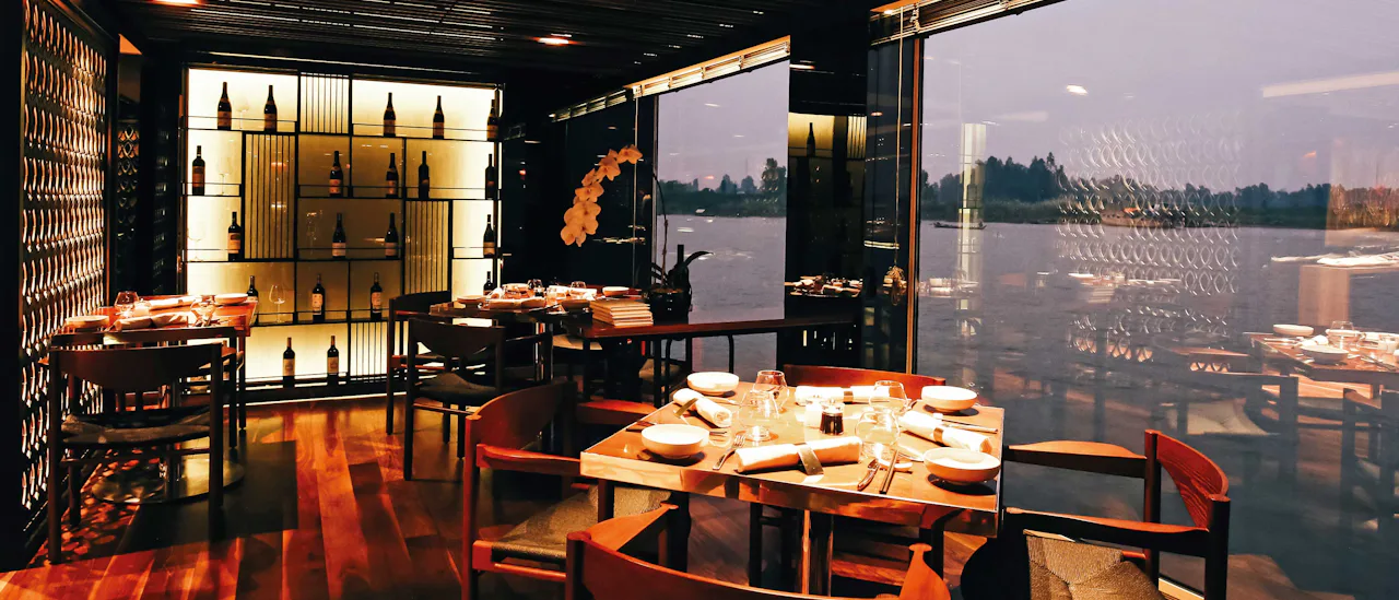 Crystal Dining er hovedrestauranten ombord.
