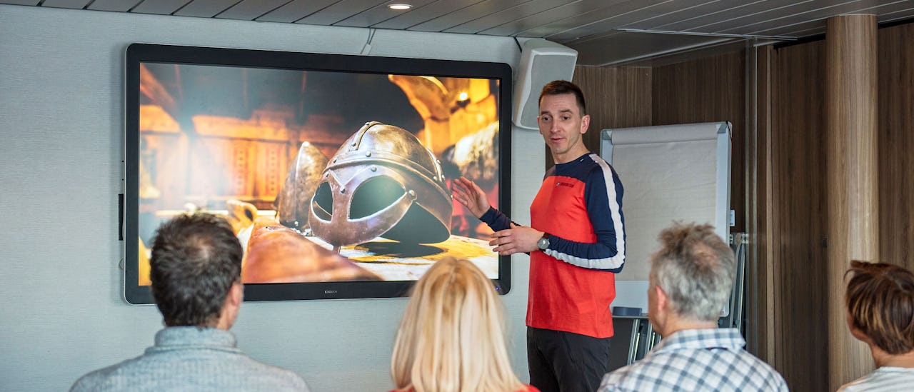 Temaet for ekspedisjonen varierer avhengig av sesong og destinasjon