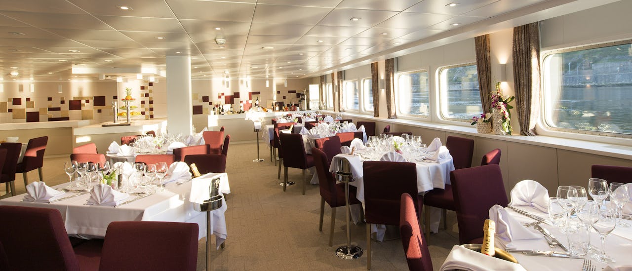 Hovedrestauranten er casual, men elegant.