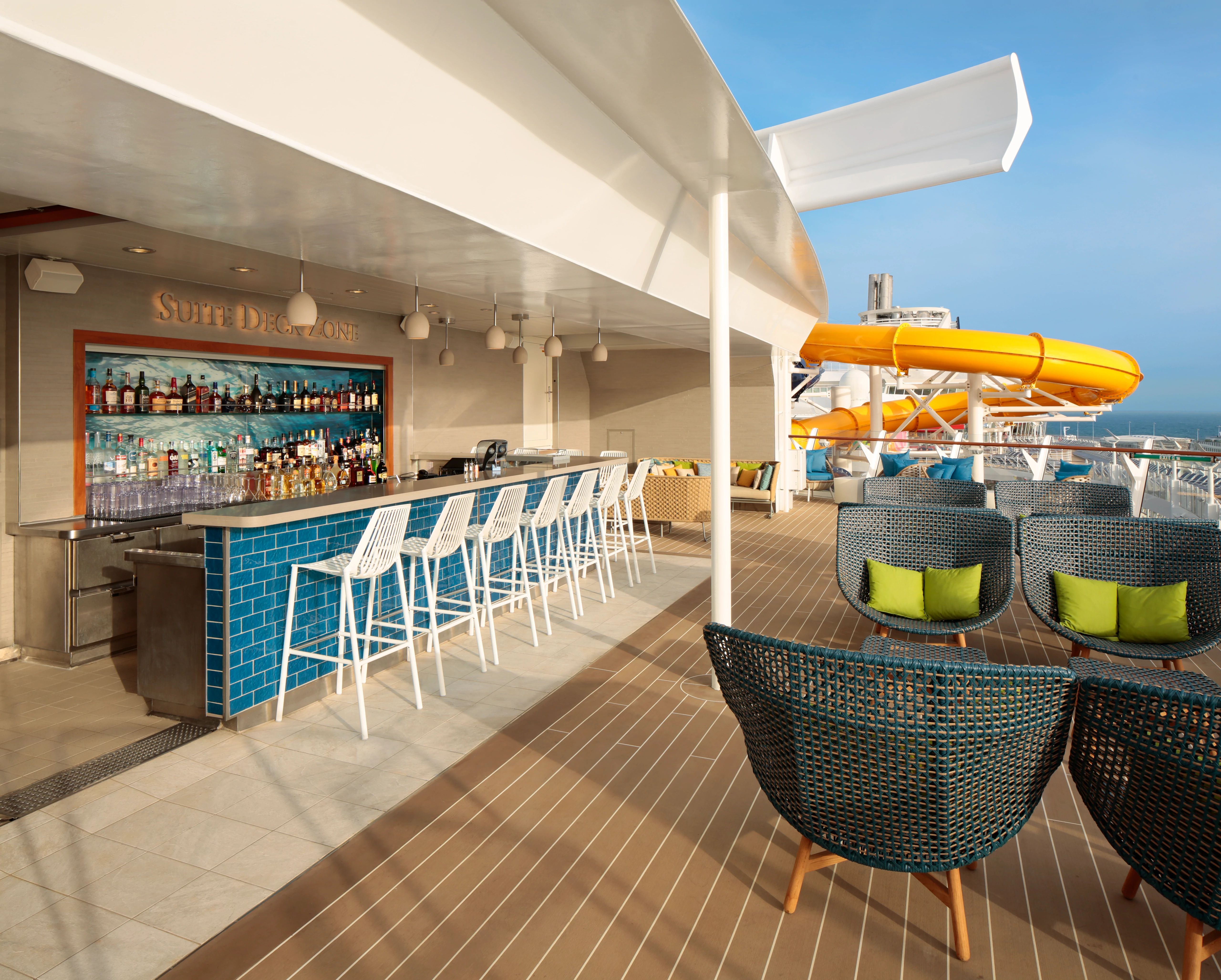 «Suite Class Neighborhood» er et eksklusivt VIP-område med suiter, egen restaurant, barlounge og soldekk.