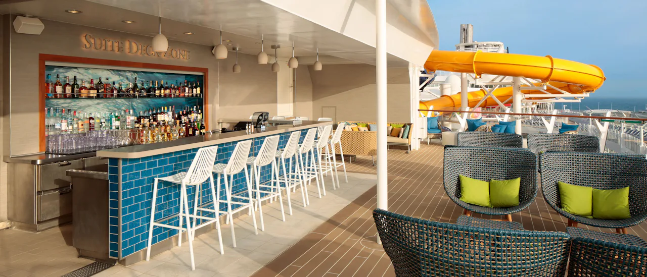 «Suite Class Neighborhood» er et eksklusivt VIP-område med suiter, egen restaurant, barlounge og soldekk.