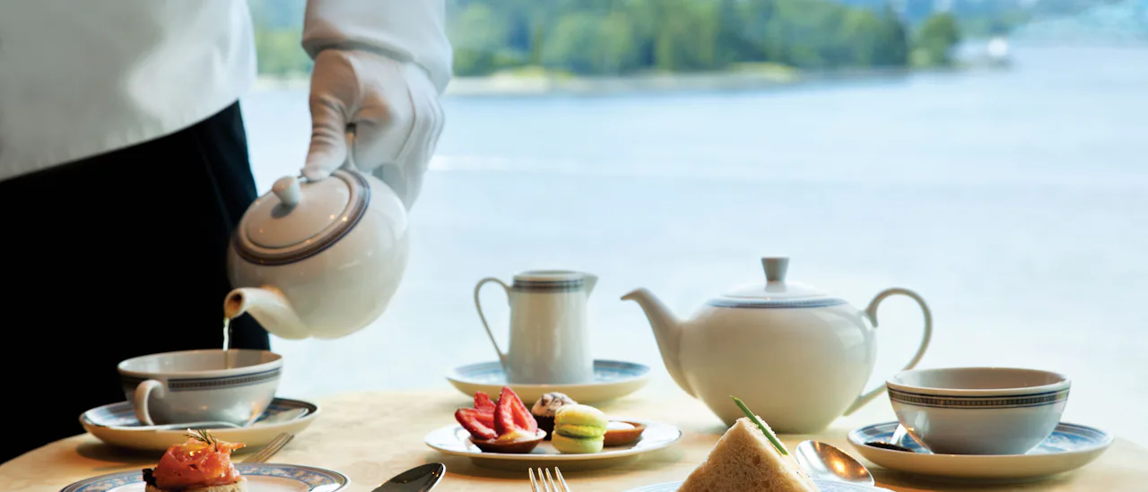 På dagtid serveres e afternoon tea på Horizons. På kvelden blir levende musikk