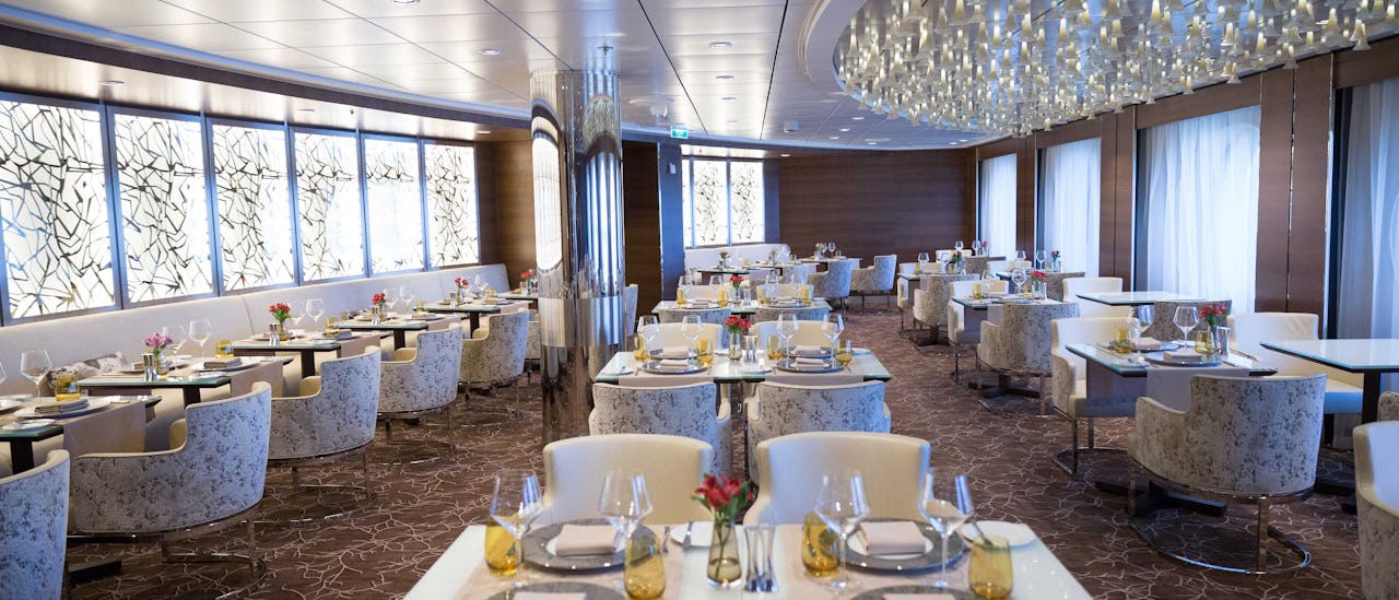 Luminae er en restaurant for suitegjestene ombord