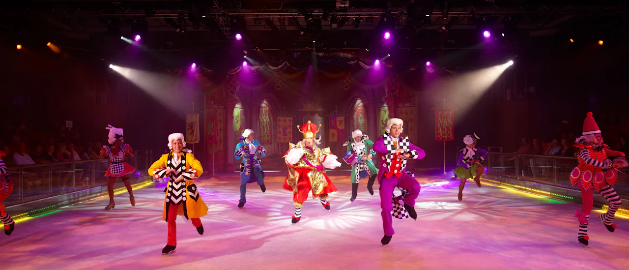 I Studio B-teatret vises isshow, ikke sjelden med tidligere olympiske deltakere i rollebesetningen.