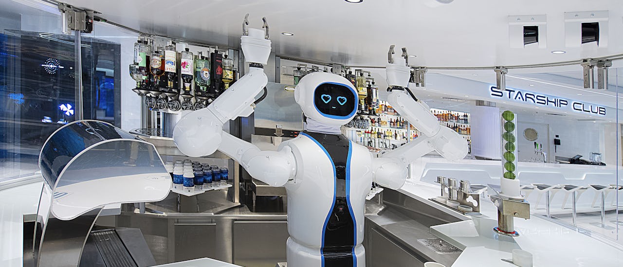 Nyt fem utendørs barer og 16 innendørs barer, inkludert den første humanoide robotbartenderen til sjøs!