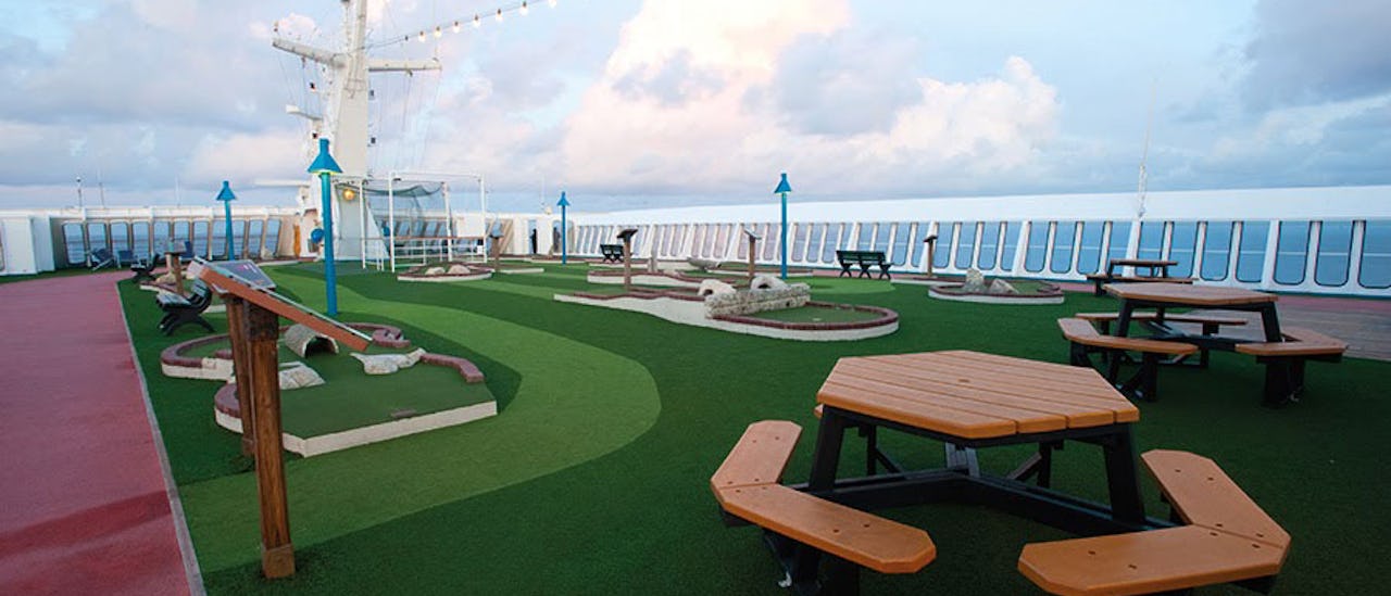9-hulls minigolfbane