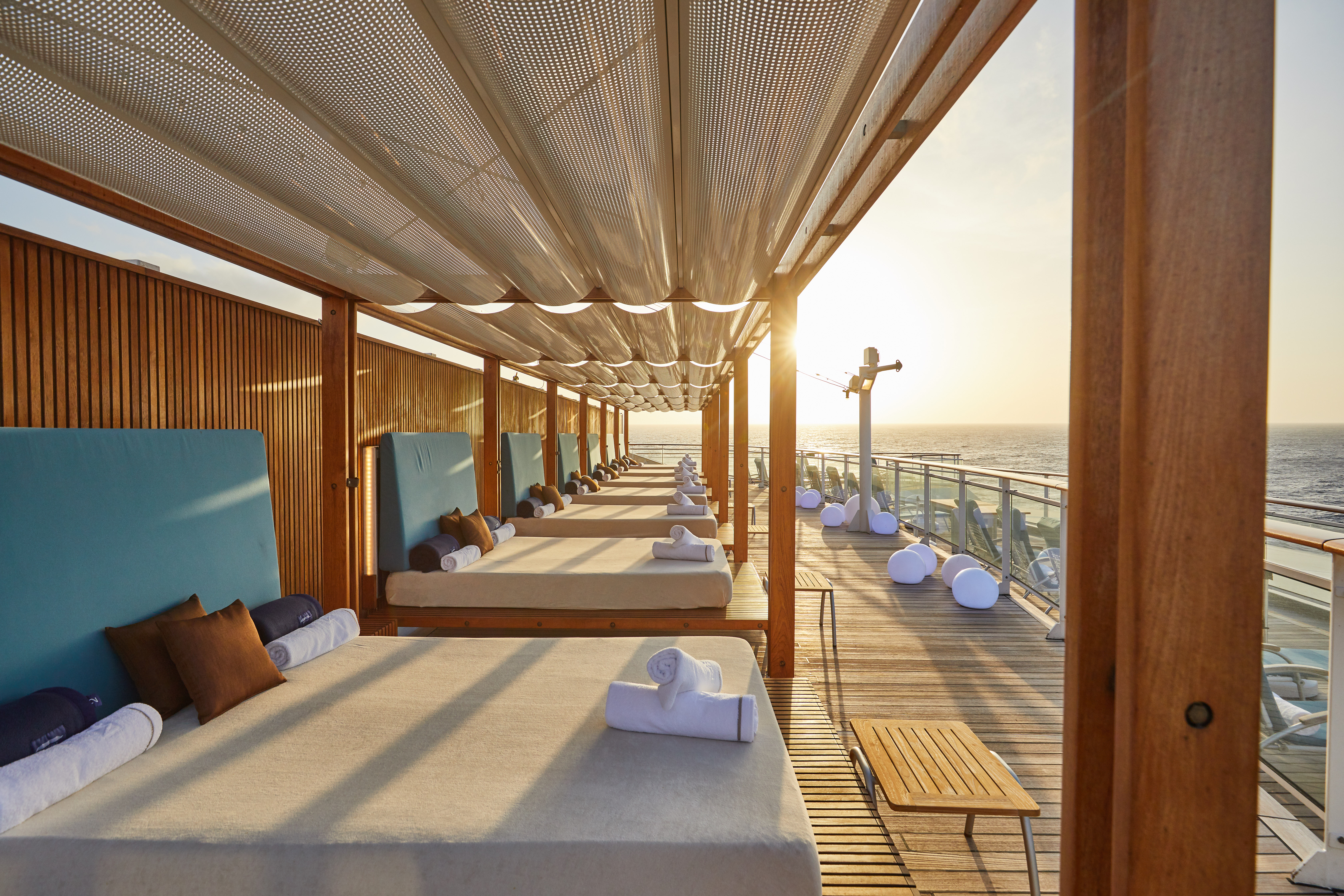 På 10 dekk finner du solsenger