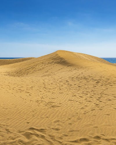 Gran Canaria byr på kontraster – fra sanddynene i Maspalomas til historiske Vegueta i Las Palmas. Nyt strandliv på Las Canteras eller utforsk øyas dramatiske fjellandskap. Dette er en øy med både kultur, shopping og naturopplevelse