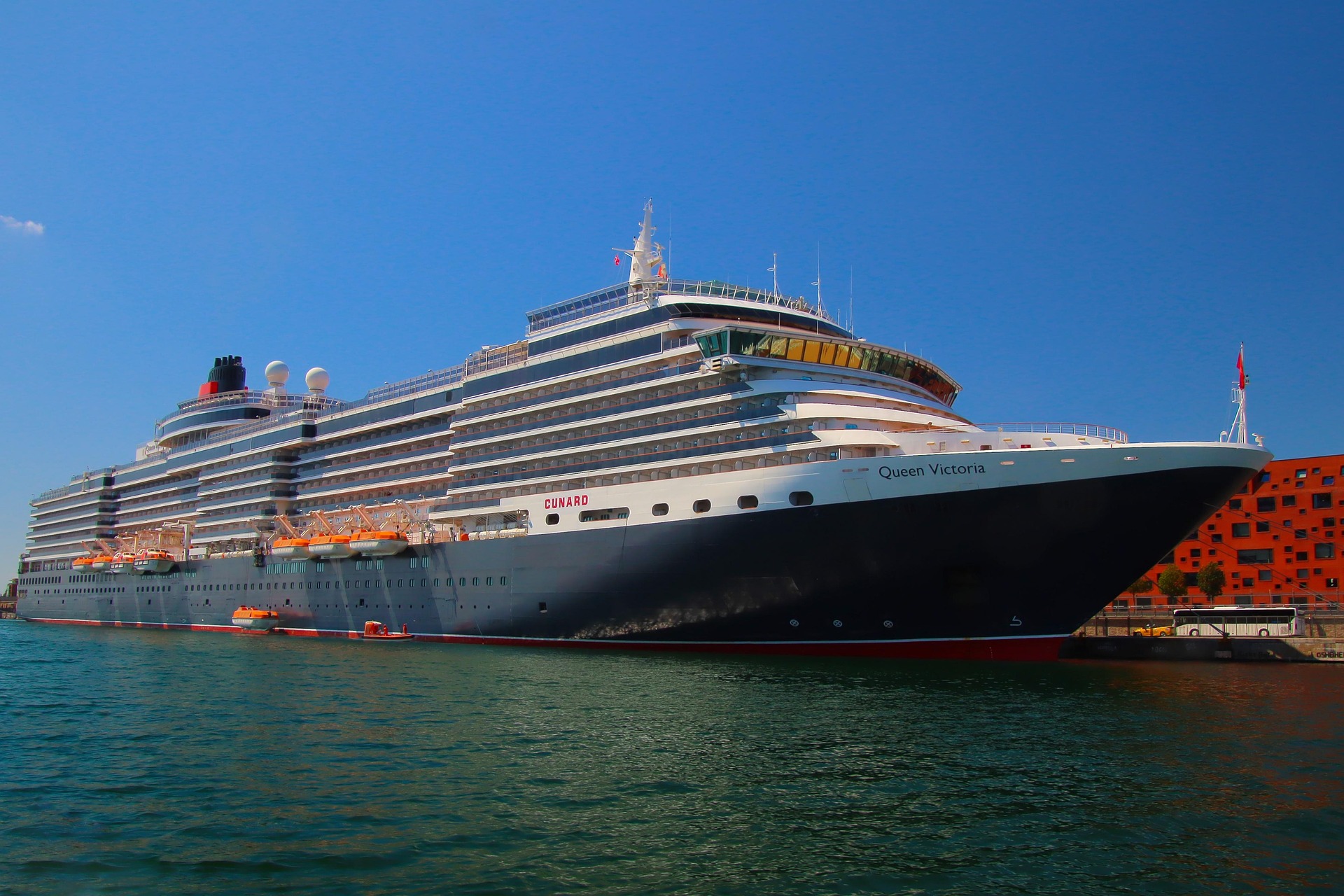 Darlene & Friends - Kvalitetscruise med elegante Queen Victoria